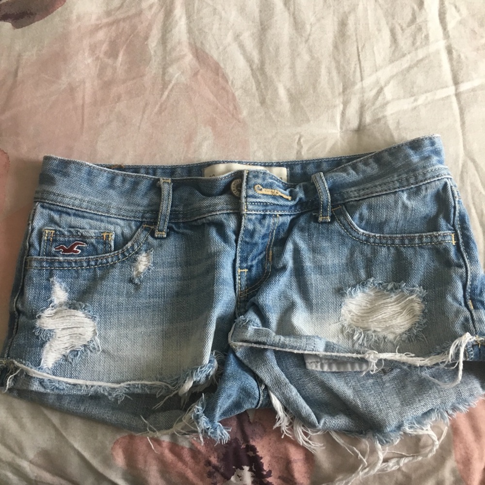 Distressed jeans shorts